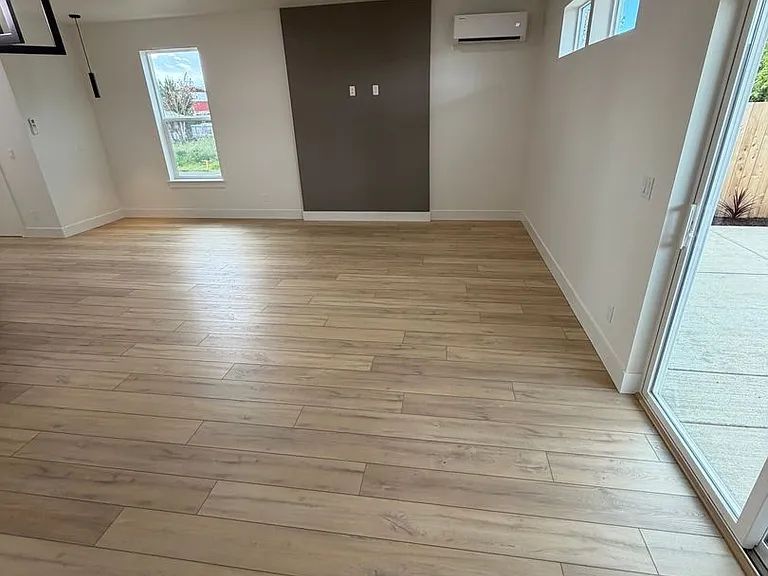 300 Seven Oaks Ln — Photo 23