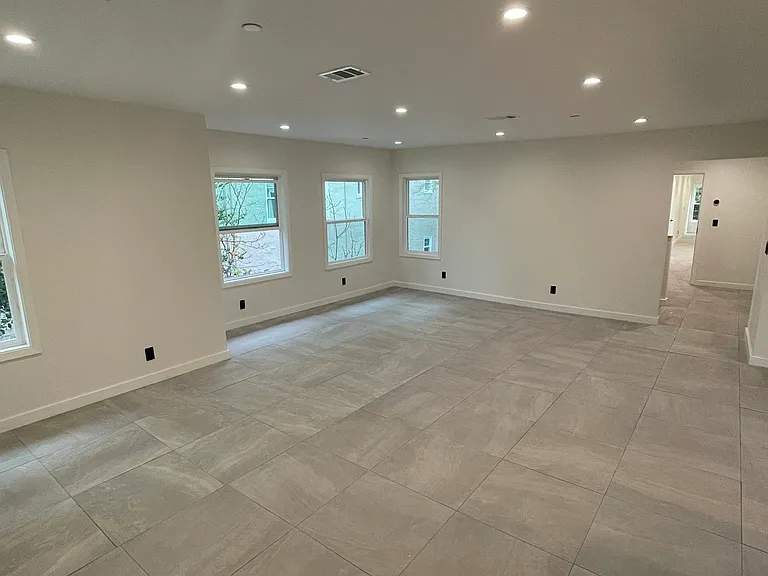 3028 Regent St #B — Photo 36