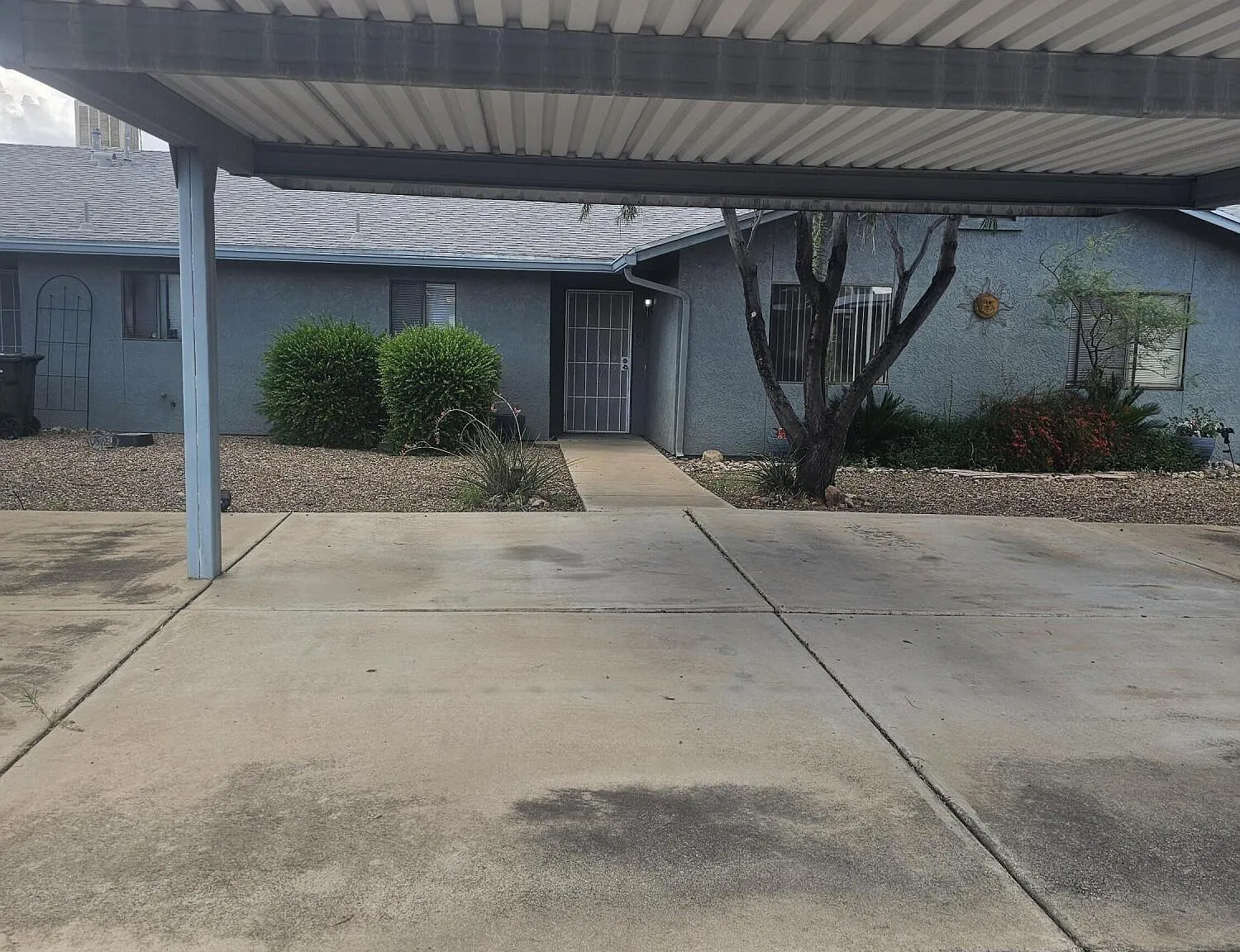 2 bed, 2.0 bath, 924 sqft, $1,250 — Photo 2