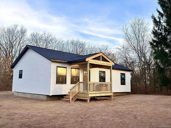 2nd image of 385 Mayer Rd