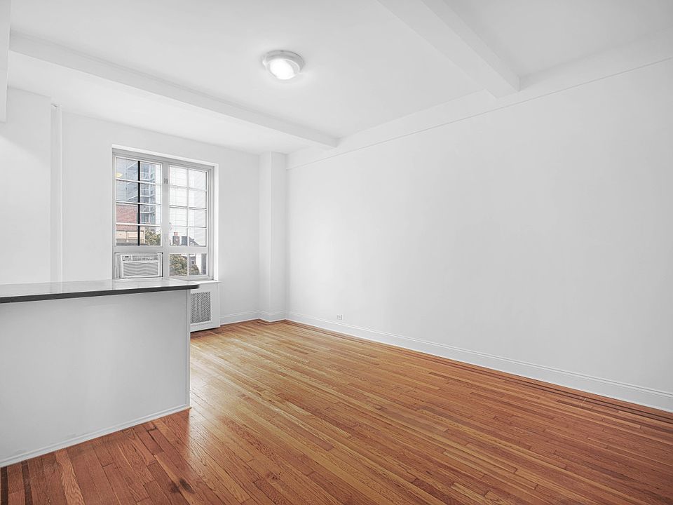1st image of 208 W 23rd St APT 500