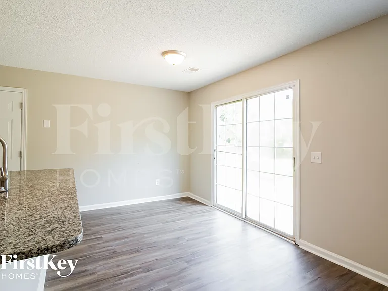 528 Beverly Dr — Photo 5