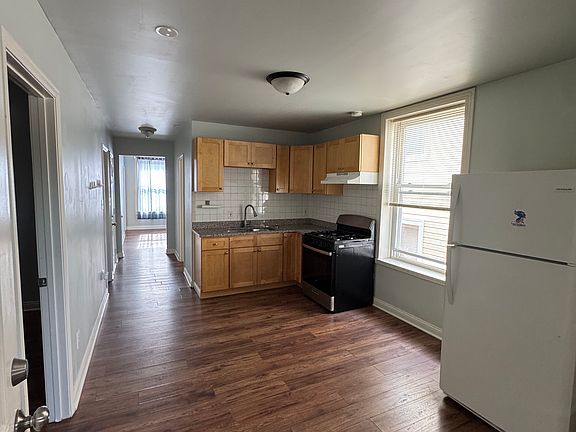 2nd image of 4431 S Marshfield Ave #3-F