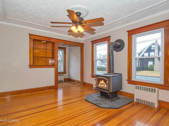 4th image of 92 Cedar Ave
