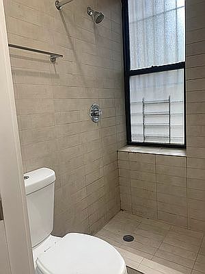 3rd image of 321 Malcolm X Blvd APT 1B