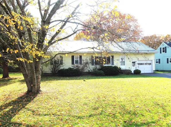 101 Clarence Dr, North Syracuse, NY 13212