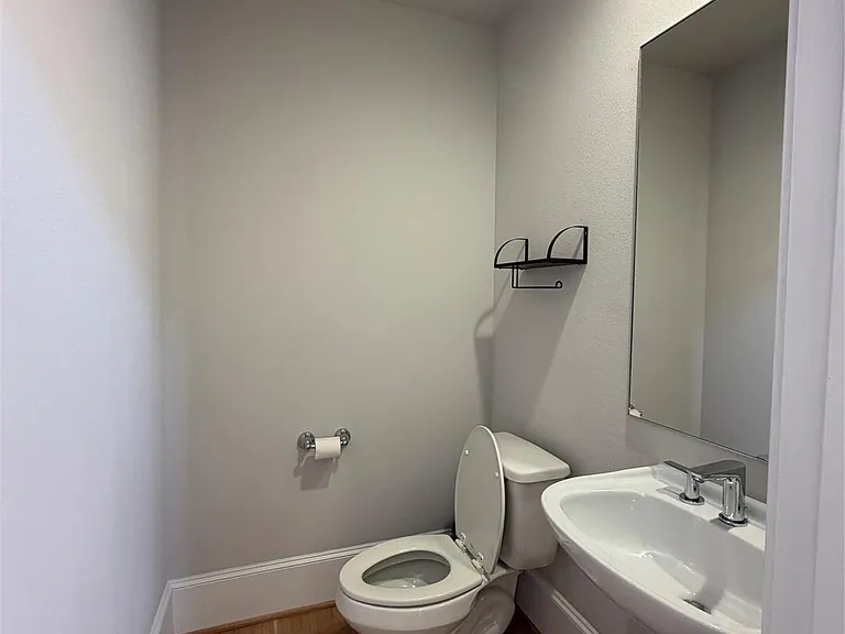 824 Cage St — Photo 10