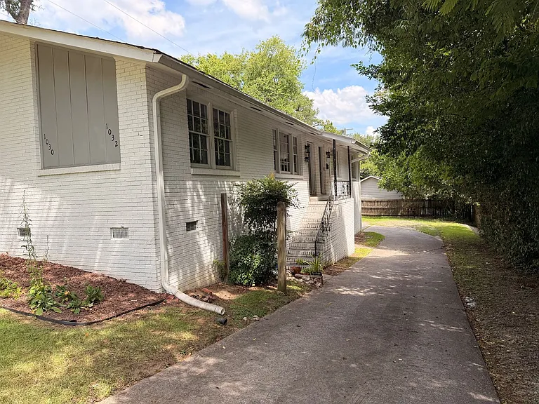 1032 Lancaster St — Photo 1