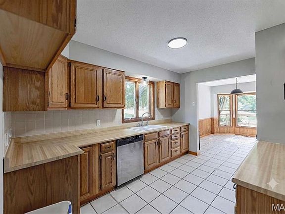 5th image of 6 Deer Creek Dr