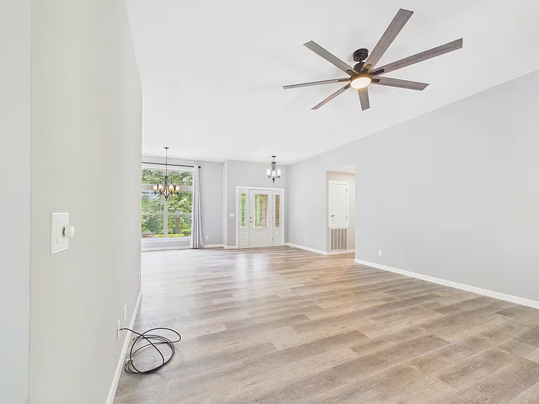 483 Baypoint Dr — Photo 6
