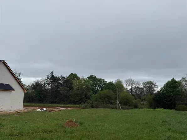 111 Oakview Cir, Killen, AL 35645