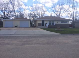 108 Mulford Dr, Oelwein, IA 50662