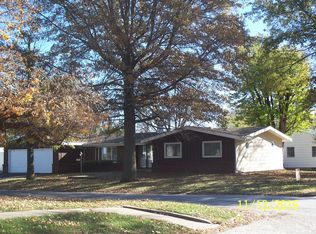 220 N Cass St, Virginia, IL 62691