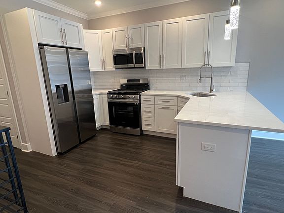 5th image of 5239 Chancellor St #1