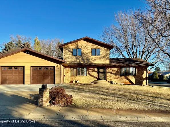 1264 11th St W, Dickinson, ND 58601