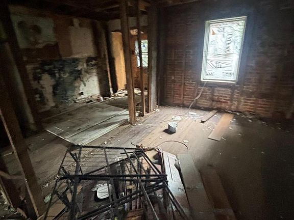 5th image of 1312 Terrill St