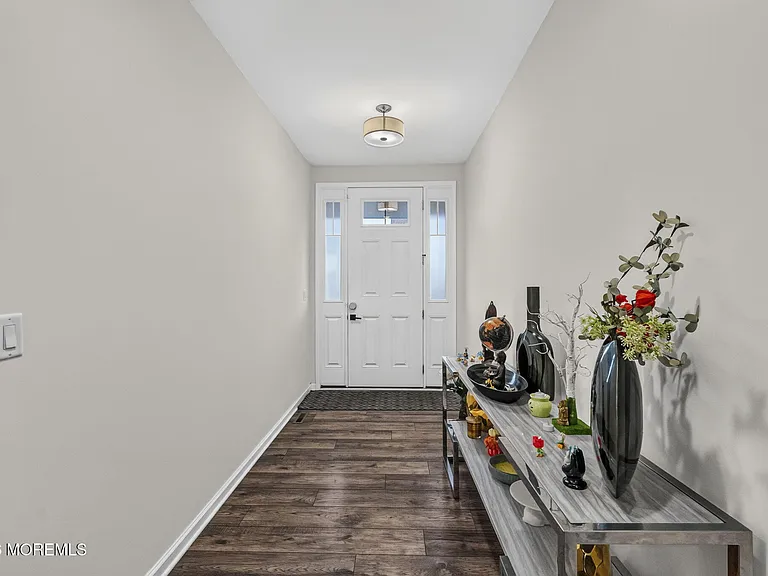 319 Tulip Ct — Photo 9