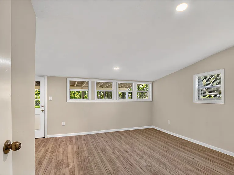 5110 FM 1765 — Photo 19
