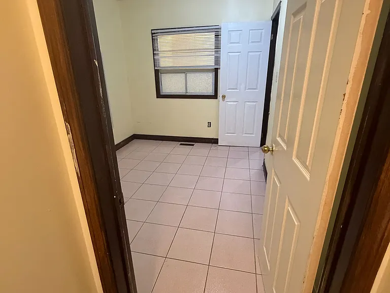 690 Jane St — Photo 5
