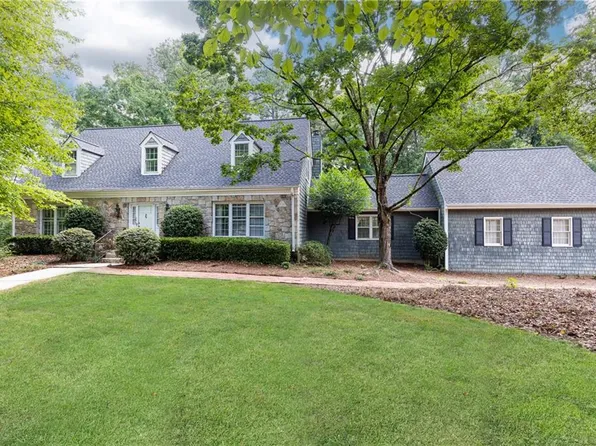 8205 Innsbruck Dr, Sandy Springs, GA 30350