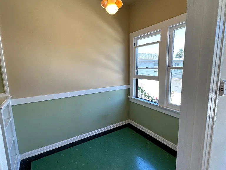 1129 N Hoover St #203 — Photo 10