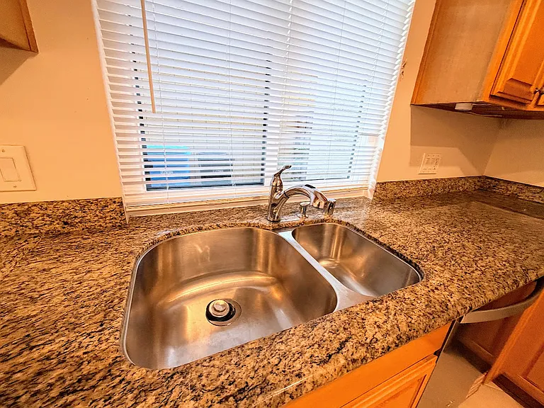 816 Juno Ln — Photo 3