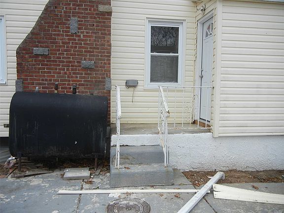 3rd image of 111 Halesite Dr