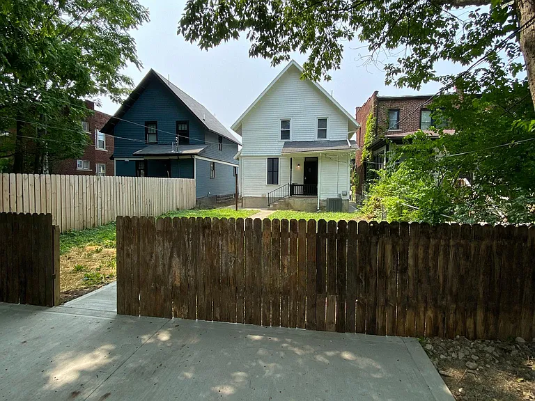 648 S Champion Ave — Photo 5