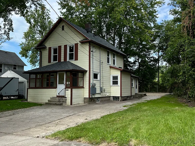 526 Beech St — Photo 1
