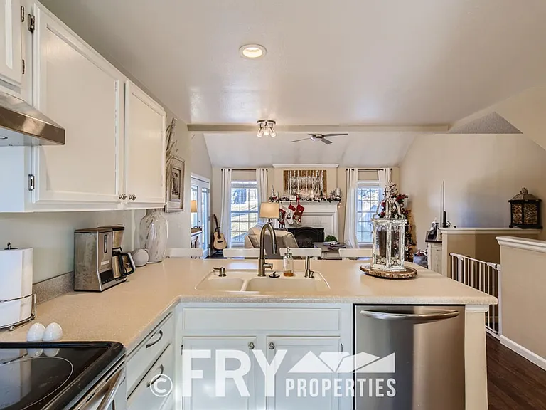 8523 Union Cir — Photo 13