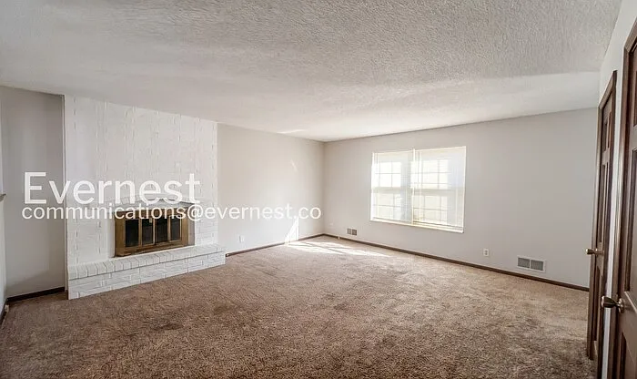 2356 S Crysler Ave — Photo 7