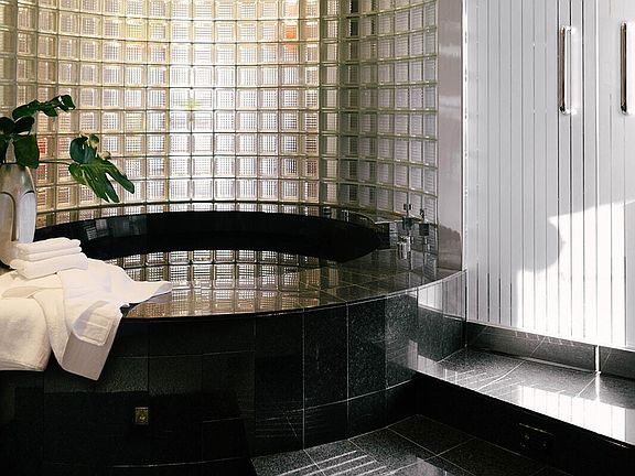 4th image of 252 Pearl St NW Unit 7D