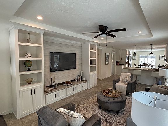 3rd image of 2 Rose Ln