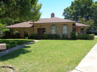 306 Wheeler Creek Ct, Gainesville, TX 76240