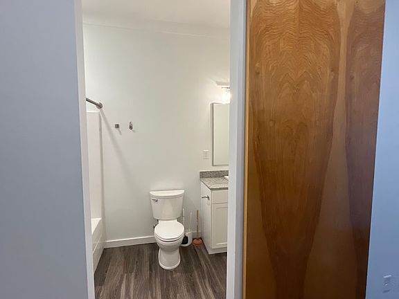 5th image of 885 Douglas St #301