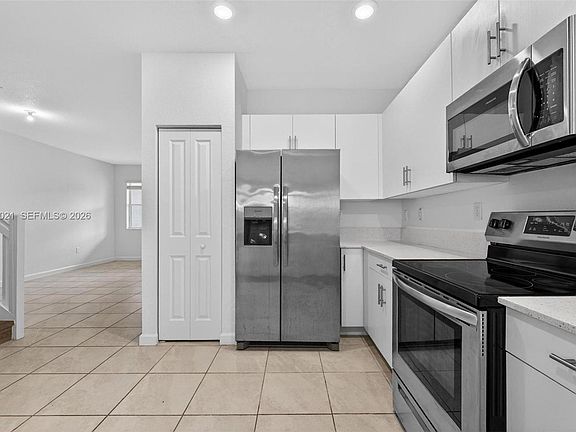 3rd image of 2619 SE 11th St #2619
