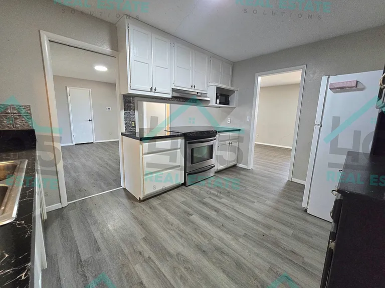3606 Oakhurst Dr — Photo 8
