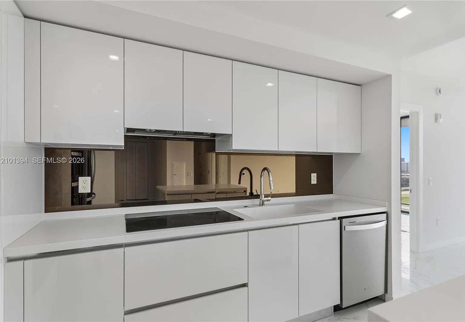 2 bed, 2.0 bath, $4,900 — Photo 4