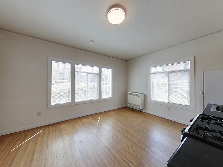 2030 Dwight Way — Photo 31