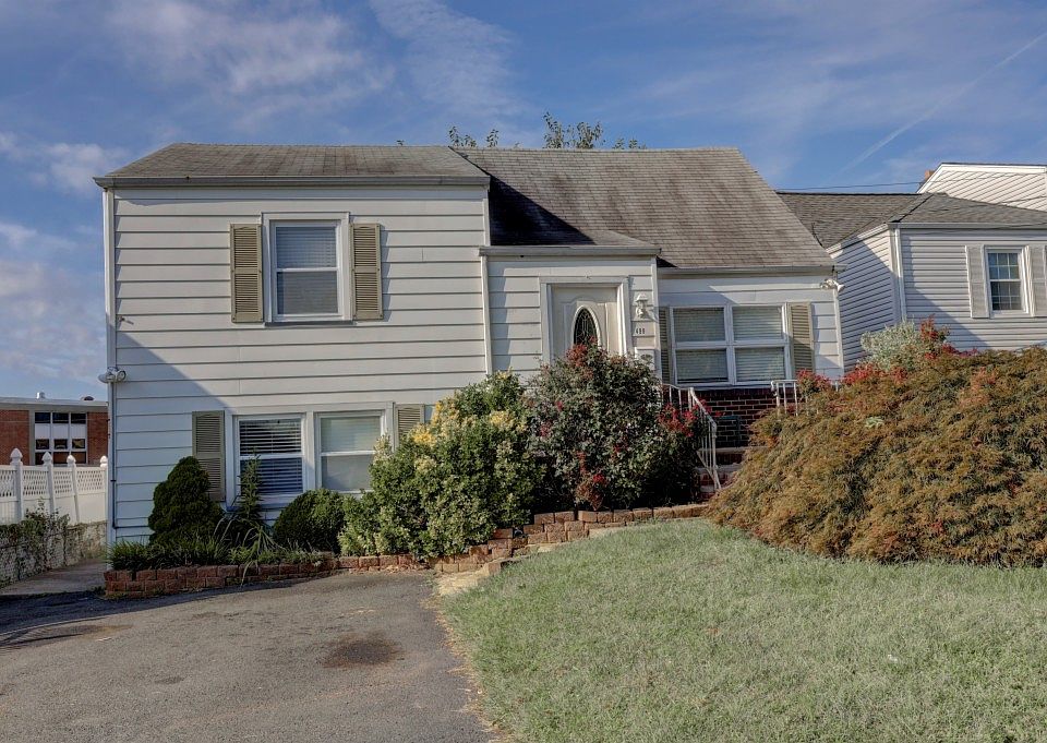 1st image of 499 Greylock Pkwy