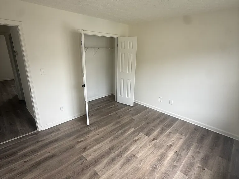 705 Waveland Ave — Photo 30