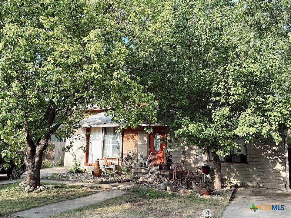 2nd image of 307 N Race St
