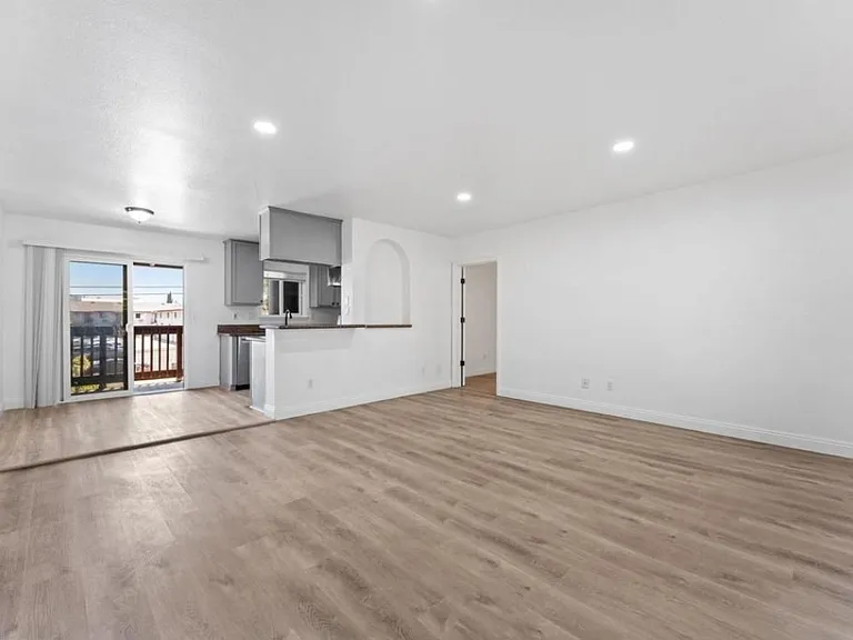 1000 Estes St #22 — Photo 1