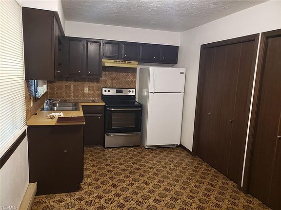 2nd image of 43002 Crestlane Dr