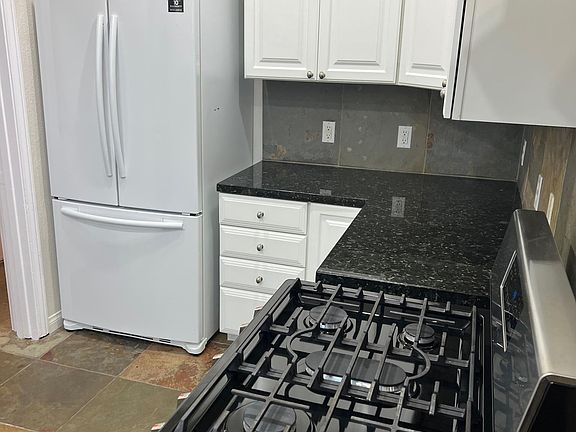 5th image of 722 S Dunsmuir Ave #1/2