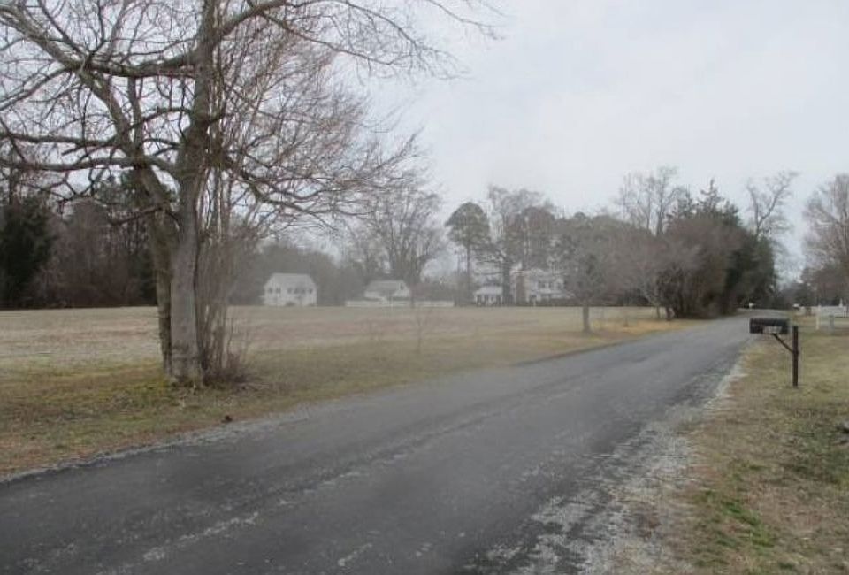 Exterior Neighborhood (street photo)