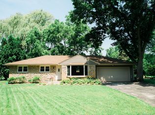 12232 N North Ridge Trl, Hales Corners, WI 53130