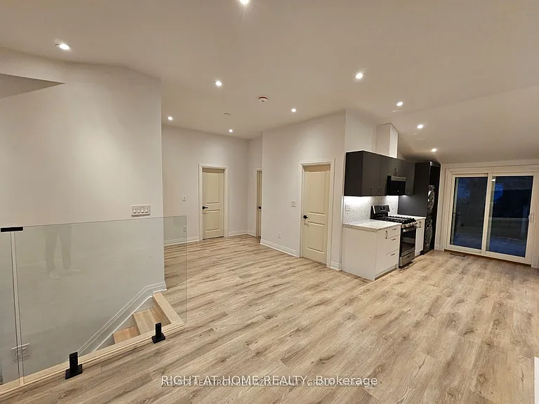 271 Parkwood Ave — Photo 2