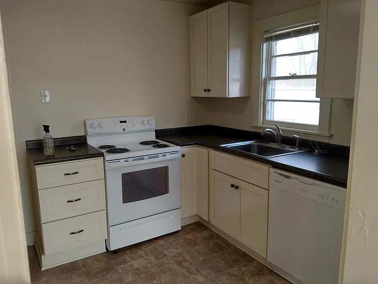 2500 Alameda St — Photo 6
