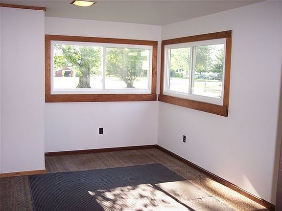 9007 US 127 Living Room